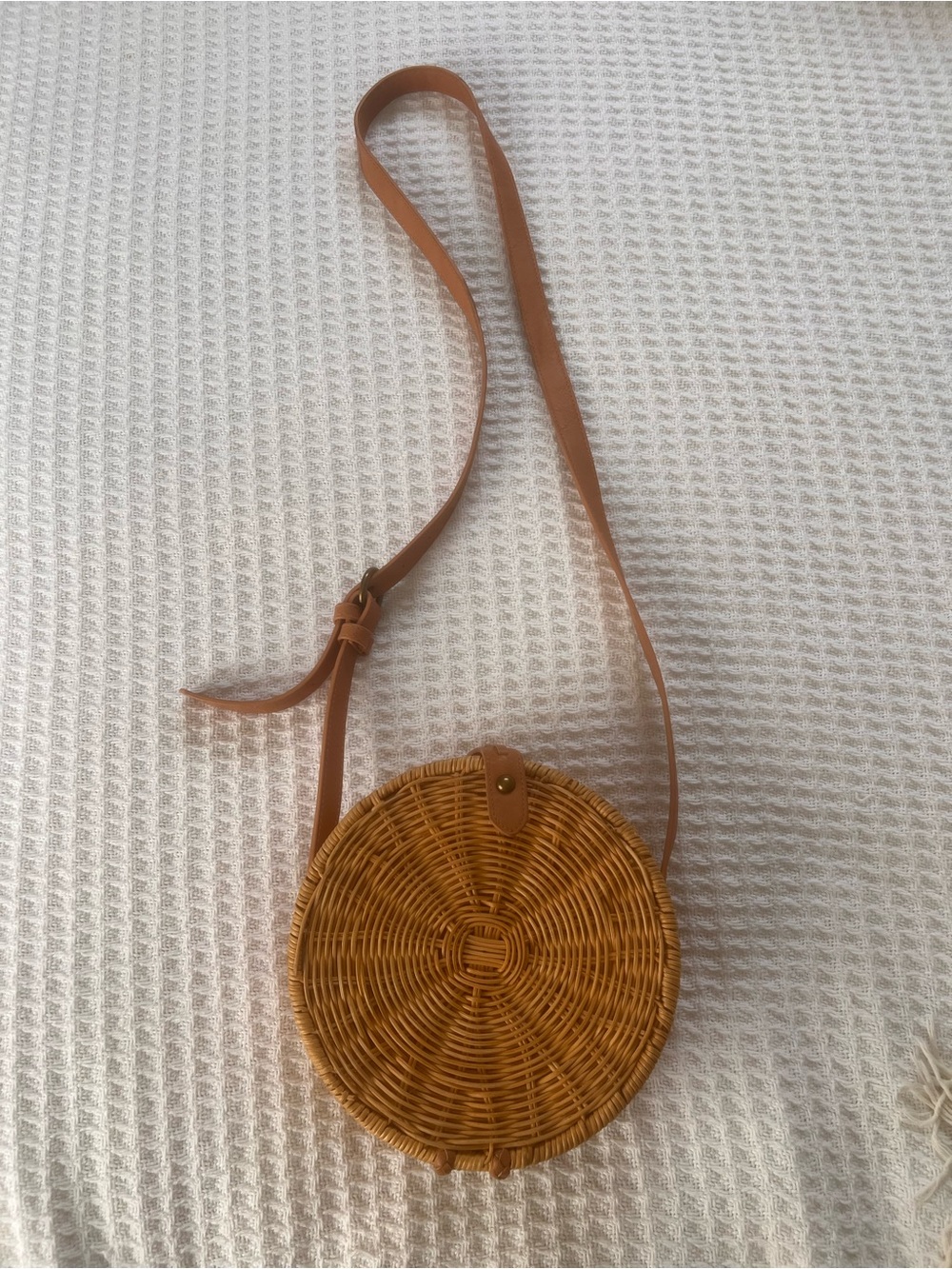 Universal Thread Round Woven Crossbody Bag in Brown